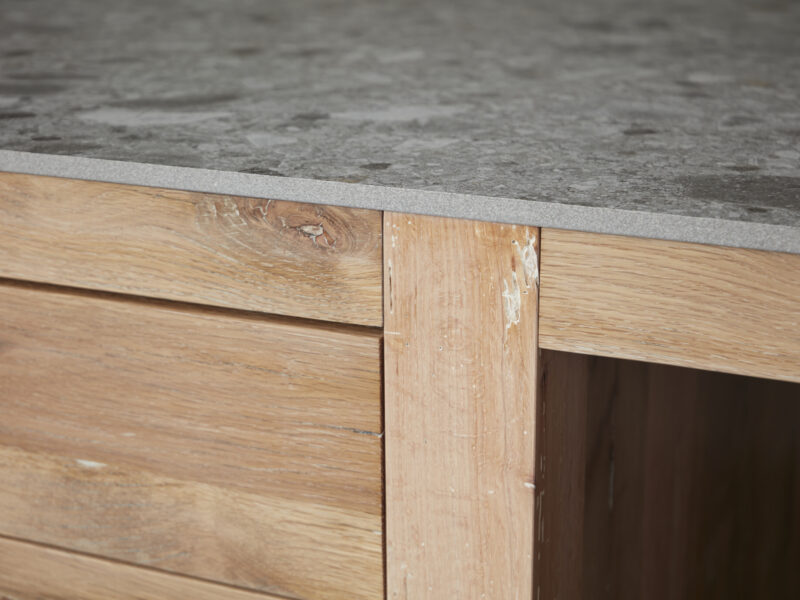 FB3 bench, oak grain detail