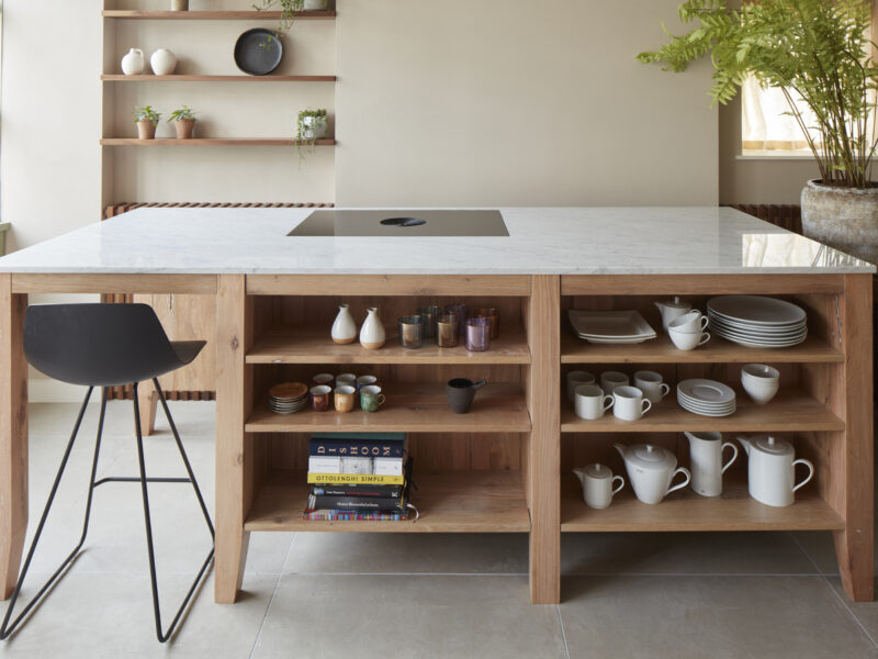 FB2 bench, open shelving side