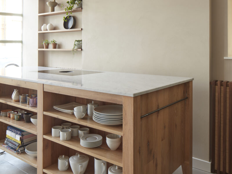 FB2 bench, oak grain detail