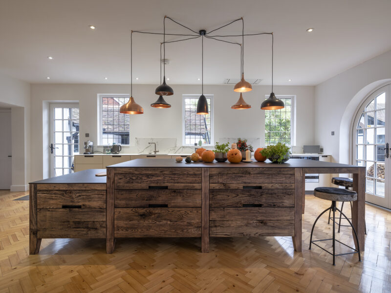 Detail of a medium oak island worktop edge with black metal hardware